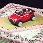 Tabler Geburtstagstorte mit Mini oben drauf aus Marzipan mit feiner Sahne.